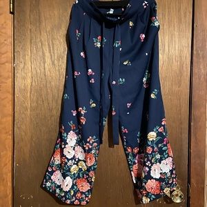 Flower print Capri pants
